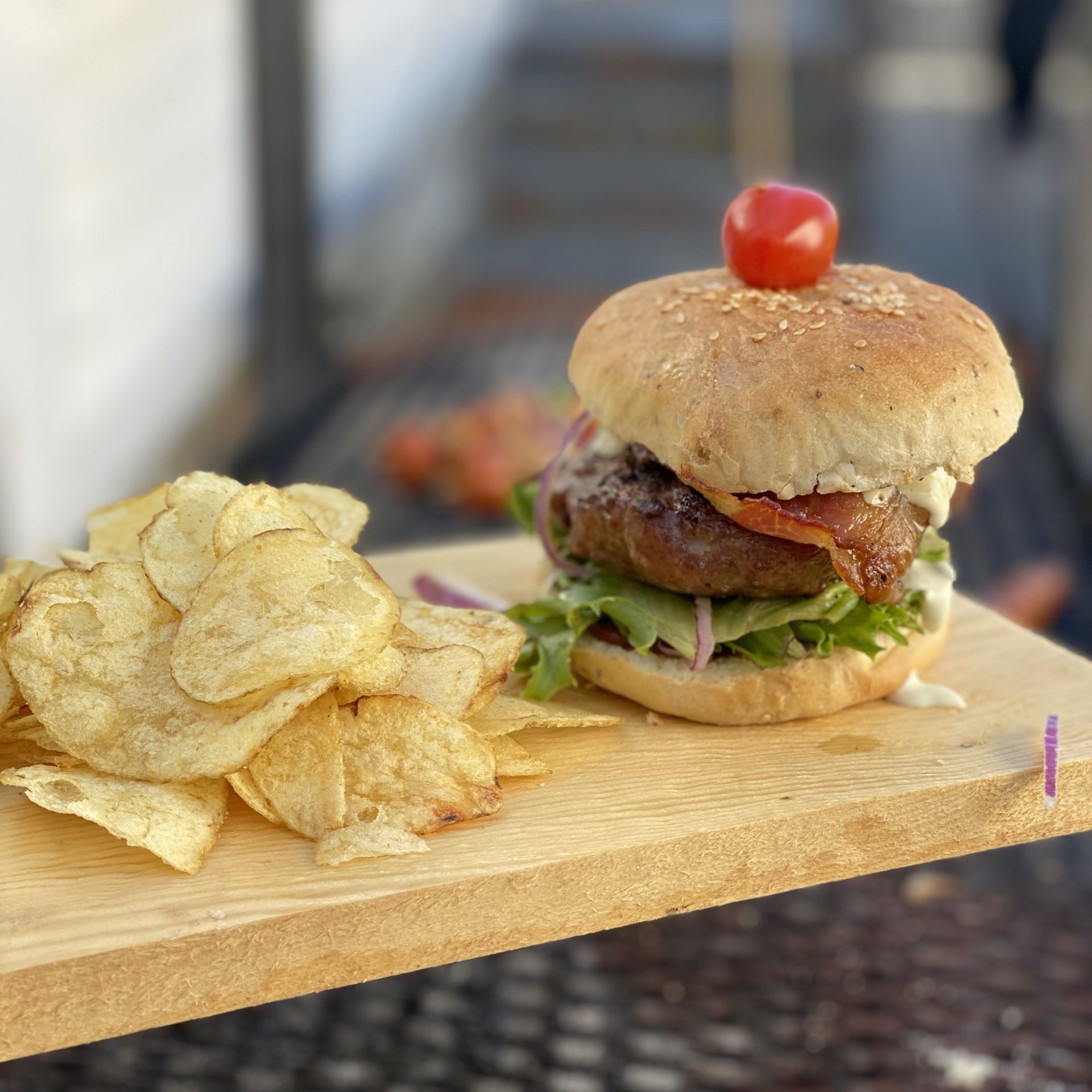 Lunsjservering i Folvik Kafe på Sogndalstrand